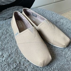 Brand new beige bobs